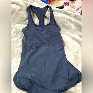Lululemon tank top with shelf bra.